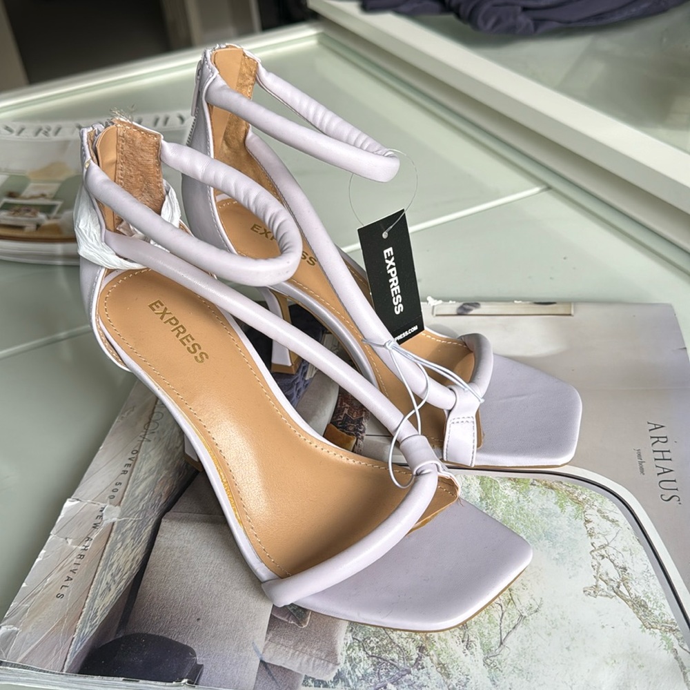 NWT Tube Strap Heeled Sandals / sz 6 - perfect for spring/ summer!